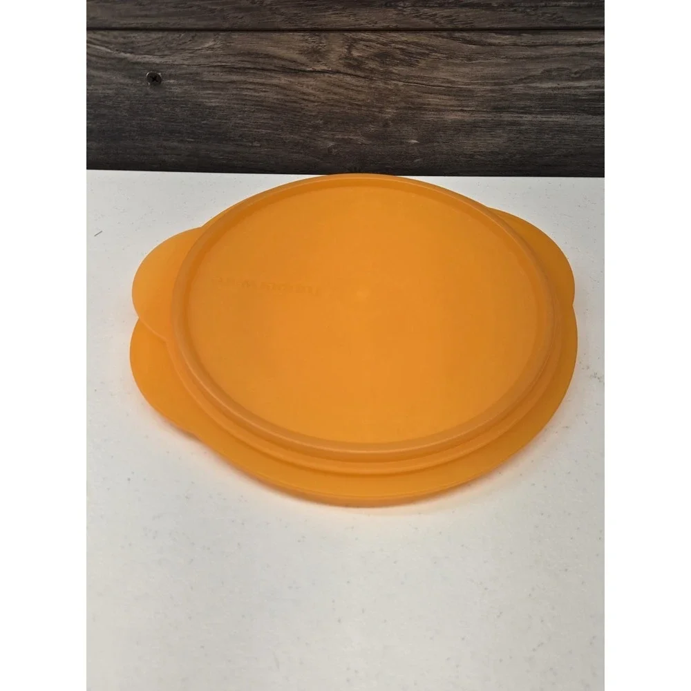 TUPPERWARE 4‎ Cup / 950ml FLAT-OUT Microwave Bowl #5453A & Seal #5455A Orange